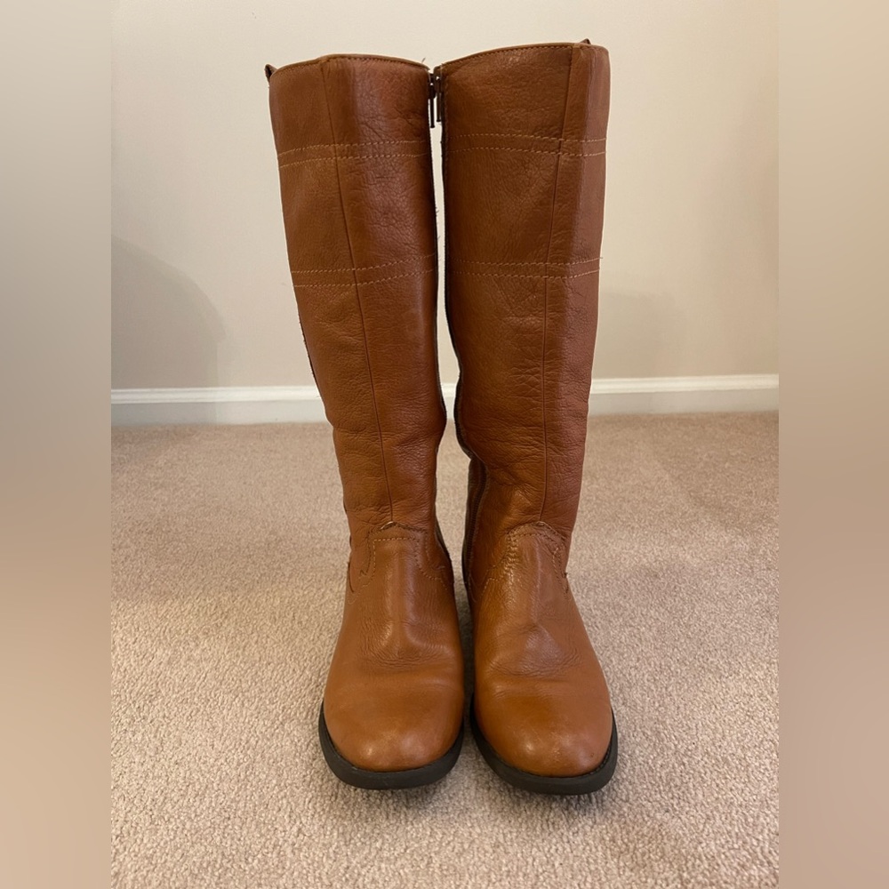 LIKE NEW - WHITE MOUNTAIN LEATHER BOOTS